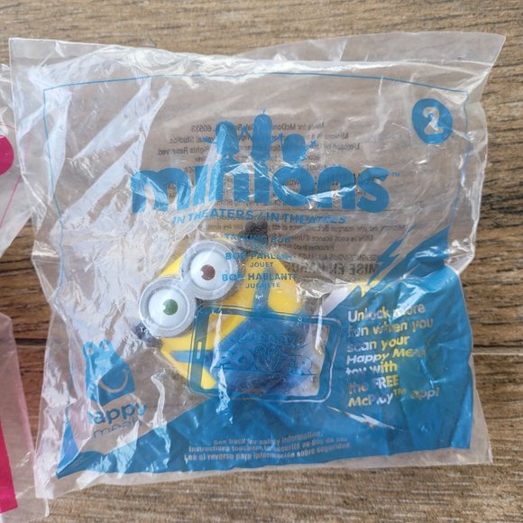 2015 McDonalds Happy Meal Despicable Me Minions #2 Talking Bob & Monster High #6 - Picture 3 of 6